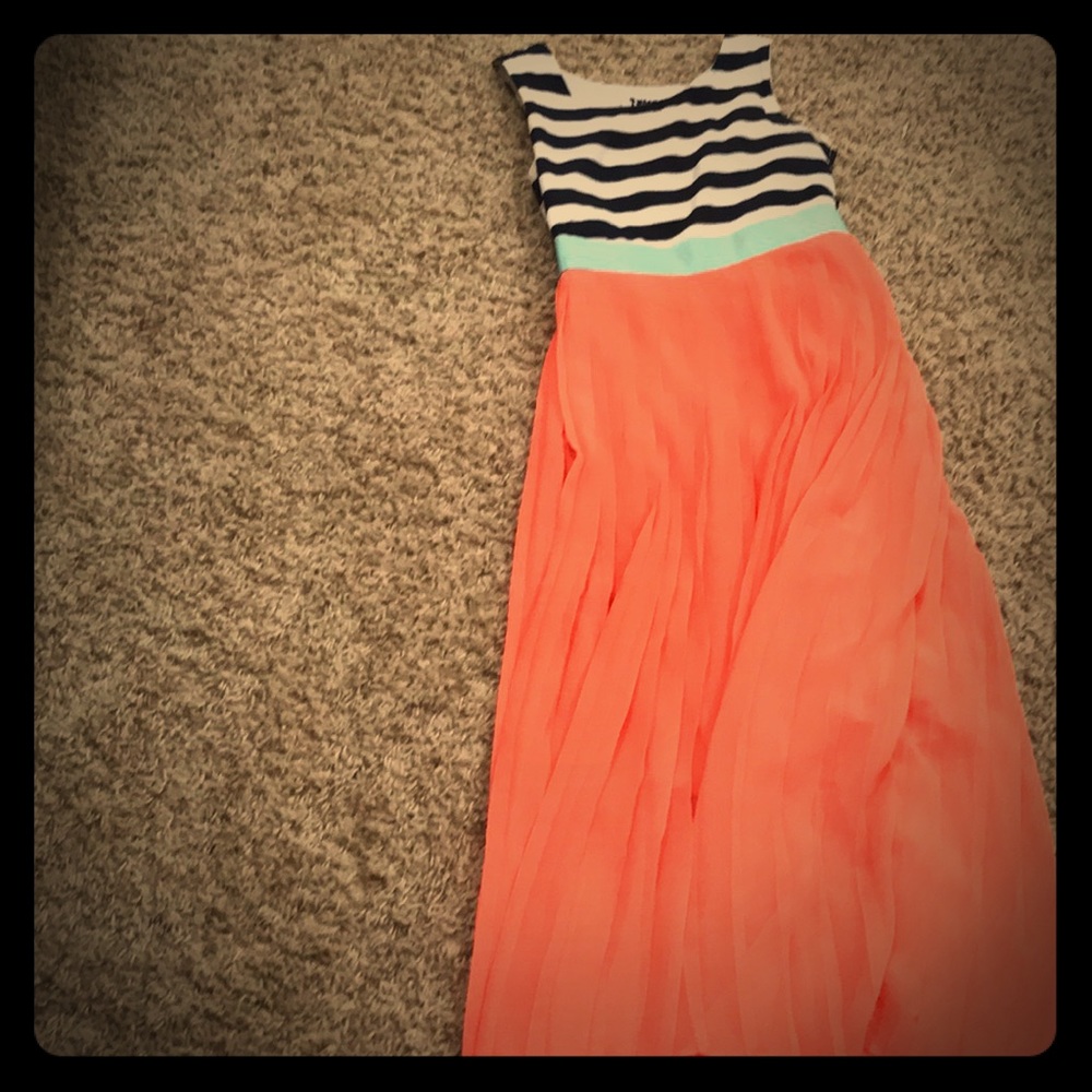 I am selling a children’s dress